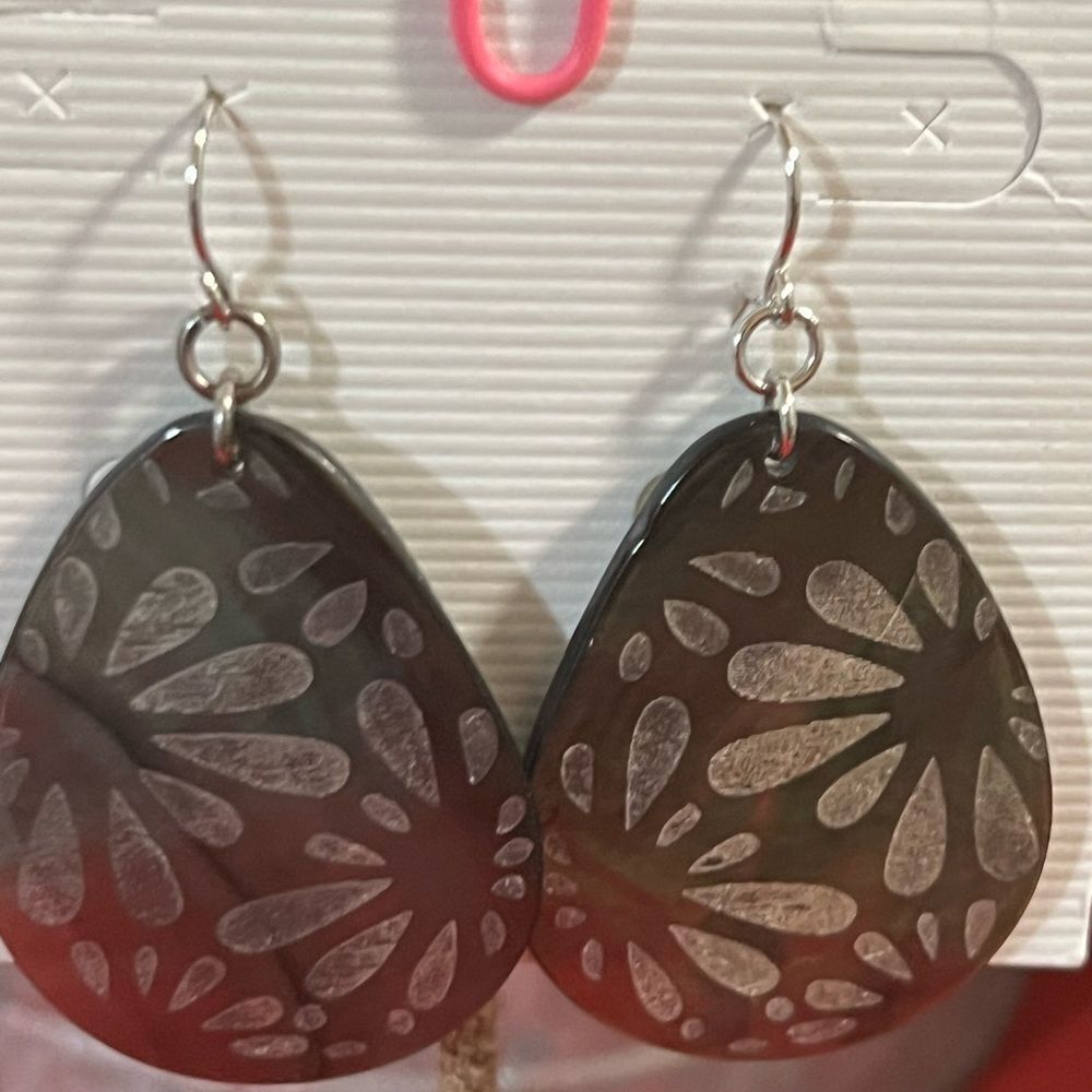 Premier Designs Shell-Cracker Teardrop Earrings W… - image 3
